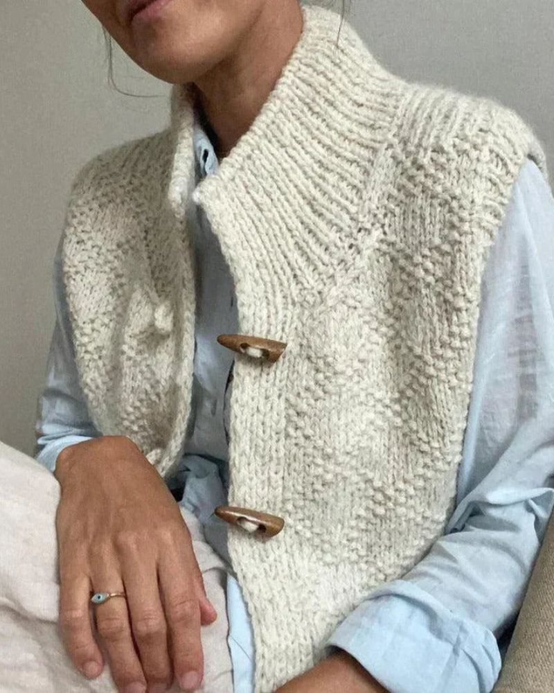 Women's Chunky Knit Toggle-Button Gilet