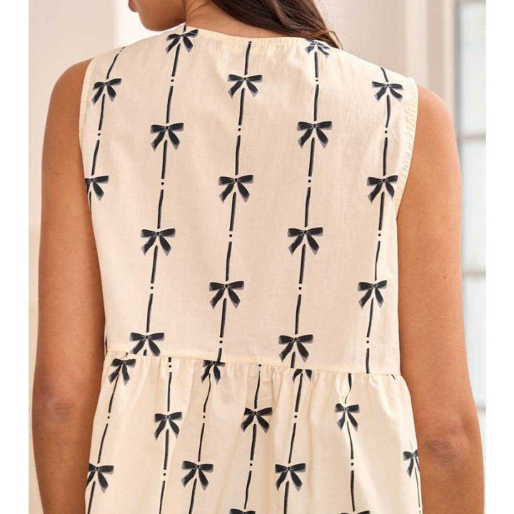 Lightweight & Elegant Sleeveless Blouse