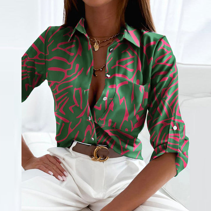 Classic Collared Blouse with Elegant Tailoring