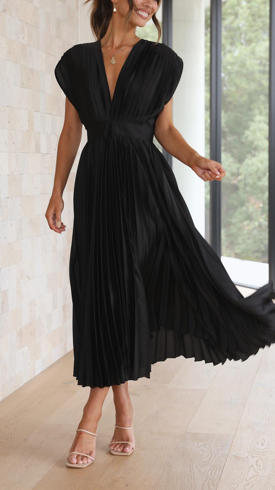 Pleated Maxi Dress with Elegant Flow